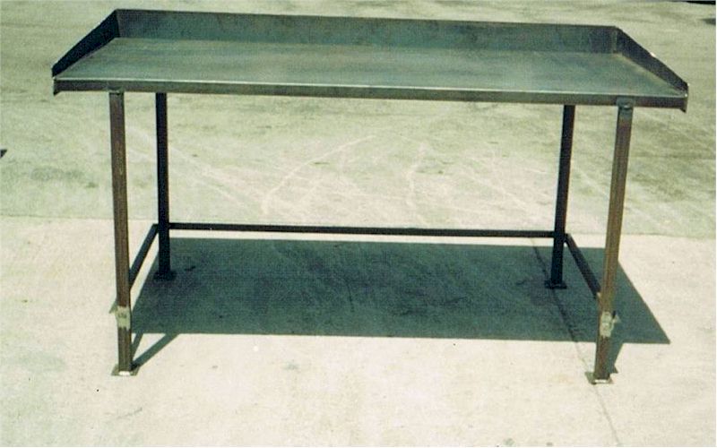 table.jpg (61769 bytes)